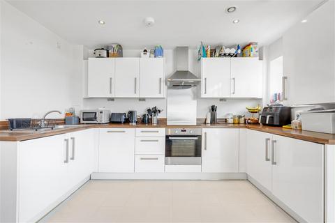 2 bedroom flat for sale, Lochinvar Street, SW12