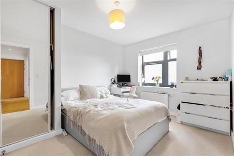 2 bedroom flat for sale, Lochinvar Street, SW12