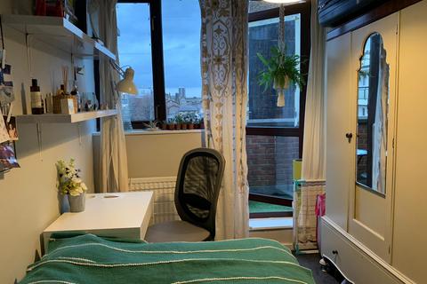 1 bedroom in a flat share to rent, Crondall Street, Hoxton, Dalston, London, N1