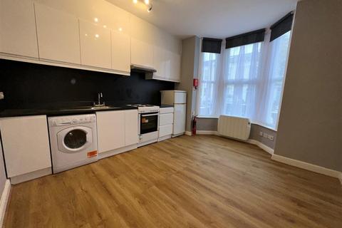 1 bedroom apartment to rent, Sydney Road, London N8