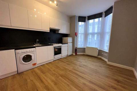 1 bedroom apartment to rent, Sydney Road, London N8