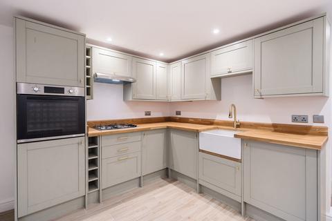 2 bedroom end of terrace house for sale, Kings Road, Haslemere, Surrey, GU27