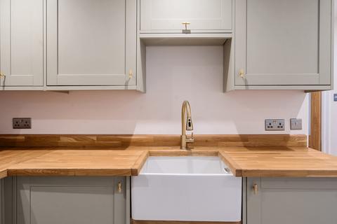 55 Kings Road, Haslemere, GU27 2QA