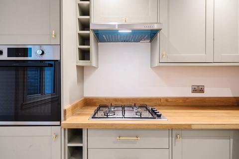 55 Kings Road, Haslemere, GU27 2QA