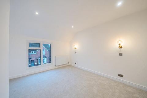55 Kings Road, Haslemere, GU27 2QA