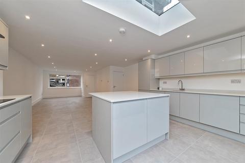 16 Chiltern Road, St Albans, AL4 9TE
