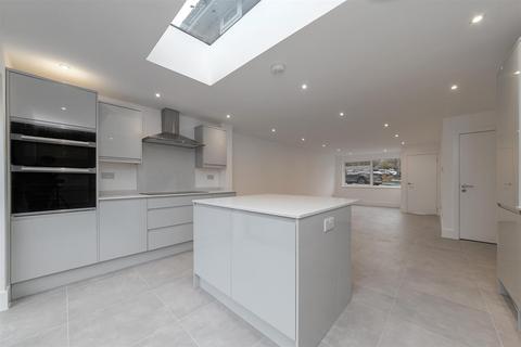 16 Chiltern Road, St Albans, AL4 9TE