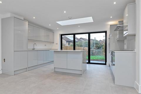16 Chiltern Road, St Albans, AL4 9TE