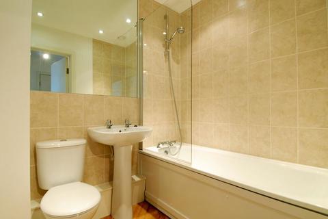 2 bedroom flat to rent, Recovery Street, London SW17