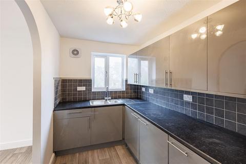 2 bedroom flat to rent, Woodland Grove, Epping