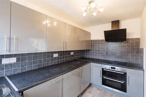 2 bedroom flat to rent, Woodland Grove, Epping