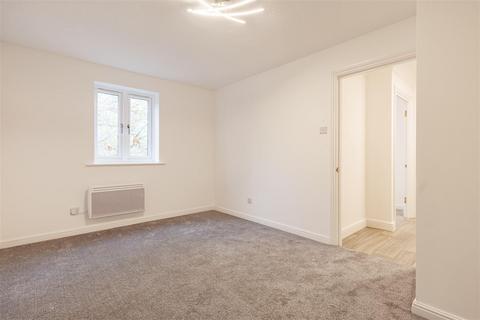 2 bedroom flat to rent, Woodland Grove, Epping