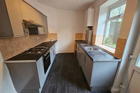 3 bedroom terraced house to rent, Birch Street, Bacup