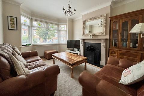 25 Birkbeck Road, Beckenham, BR3 4SL