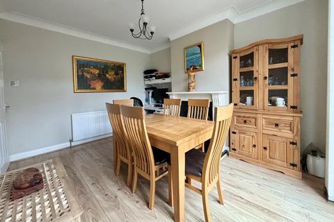 25 Birkbeck Road, Beckenham, BR3 4SL