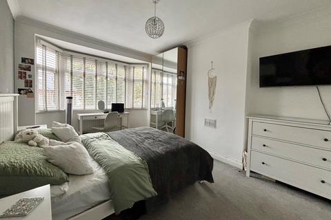25 Birkbeck Road, Beckenham, BR3 4SL
