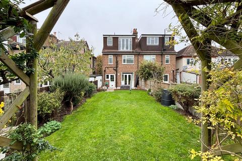 25 Birkbeck Road, Beckenham, BR3 4SL