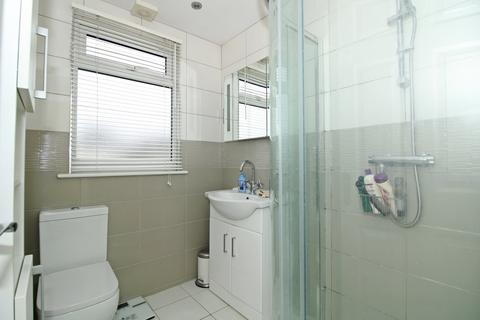 25 Birkbeck Road, Beckenham, BR3 4SL