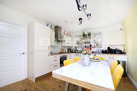 4 bedroom end of terrace house for sale, Rowen Avenue, London, NW9