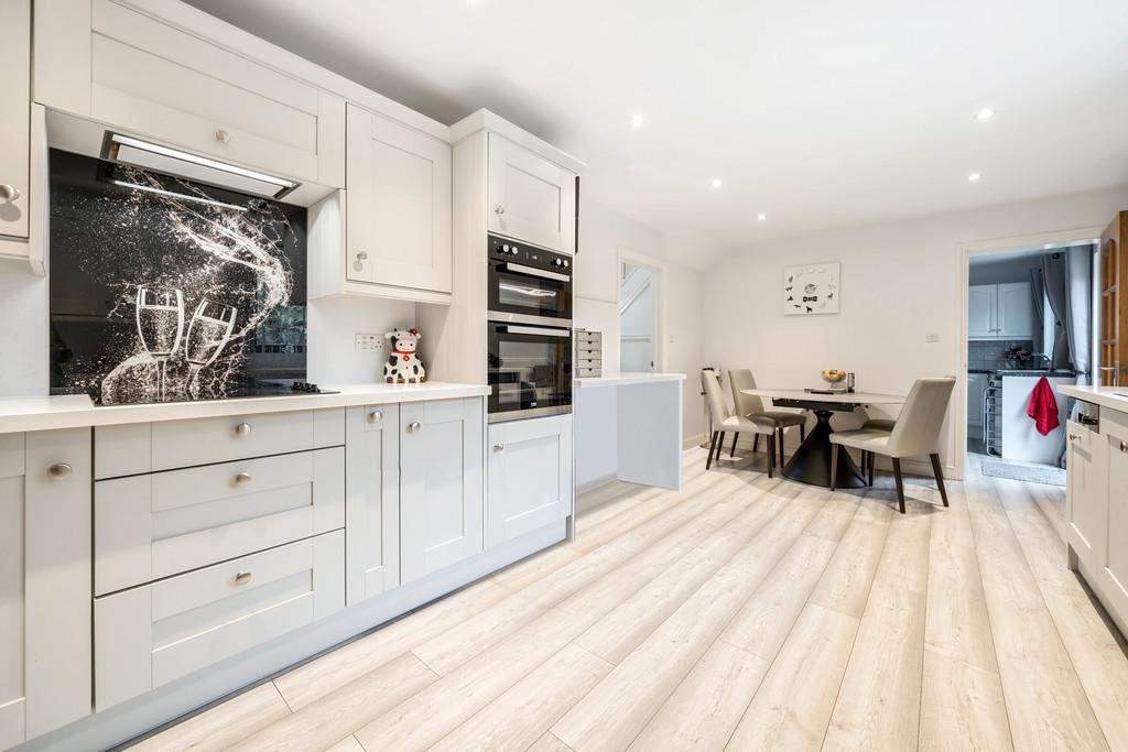 Kitchen/ Dining Room