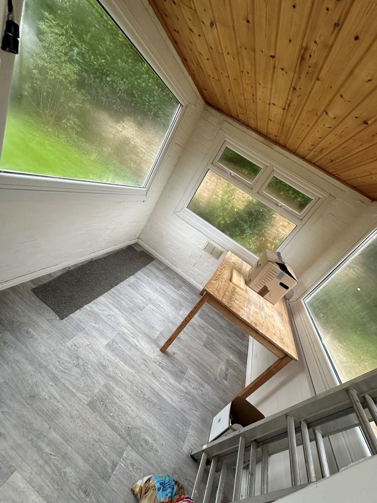 Dining/ sitting area