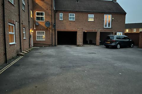 2 bedroom apartment to rent, Parsons Road, Slough SL3