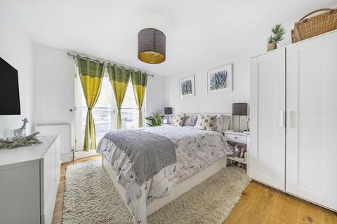 2 bedroom flat for sale, Clephane Road, Islington