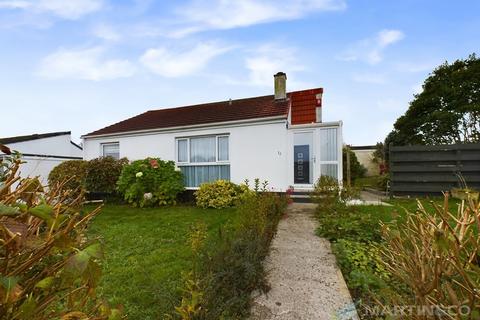 2 bedroom detached bungalow to rent, Church Way, Falmouth