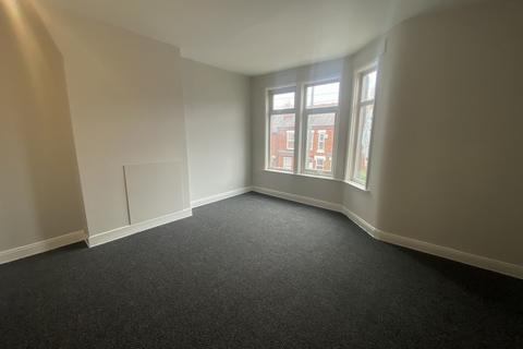 3 bedroom terraced house to rent, Ruskin Rd, Crewe