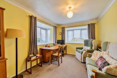 2 bedroom apartment for sale, Chatsworth Place, Mitcham CR4