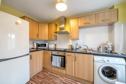 2 bedroom apartment for sale, Chatsworth Place, Mitcham CR4