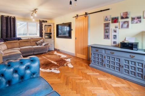 6 Loft Avenue, Grimsby, DN37 9AG