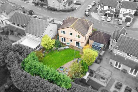 32 Simmonds Way, Atherstone, CV9 3AX