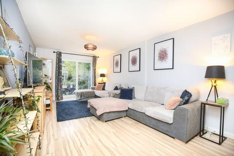 32 Simmonds Way, Atherstone, CV9 3AX
