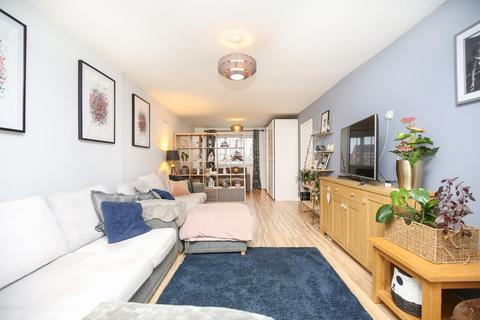 32 Simmonds Way, Atherstone, CV9 3AX