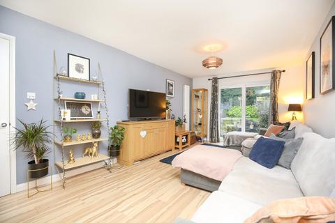 32 Simmonds Way, Atherstone, CV9 3AX