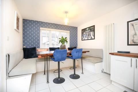 32 Simmonds Way, Atherstone, CV9 3AX