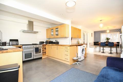 32 Simmonds Way, Atherstone, CV9 3AX