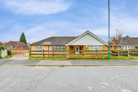 3 bedroom detached bungalow to rent, Ardleigh Close, Rise Park NG5