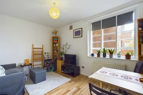 2 bedroom apartment to rent, George Elliston House, Old Kent Rd