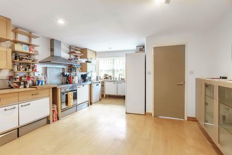 4 bedroom end of terrace house for sale, George Street, Cambridge, CB4