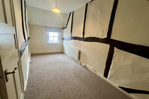 2 bedroom flat to rent, High Street, Hungerford