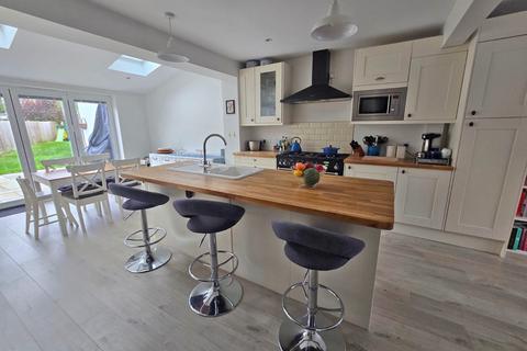 3 bedroom end of terrace house for sale, Cross Road, West Sussex BN42