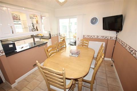 3 bedroom semi-detached house for sale, Melbourne Road, Clacton on Sea