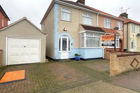 3 bedroom semi-detached house for sale, Melbourne Road, Clacton on Sea