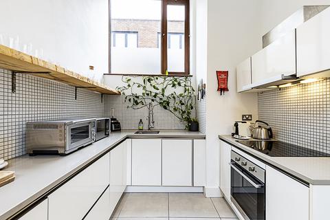 2 bedroom house to rent,  Church Walk, London N16