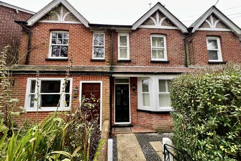 2 bedroom terraced house to rent, Newfield Road, Liss