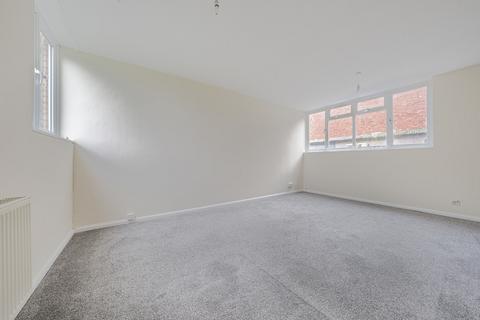 2 bedroom apartment to rent, Park Road, Uxbridge UB8