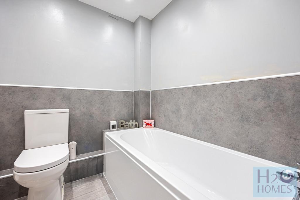 Britannia Court 5-013(1)