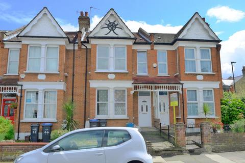 3 bedroom terraced house to rent, Warwick Road, Bounds Green N11